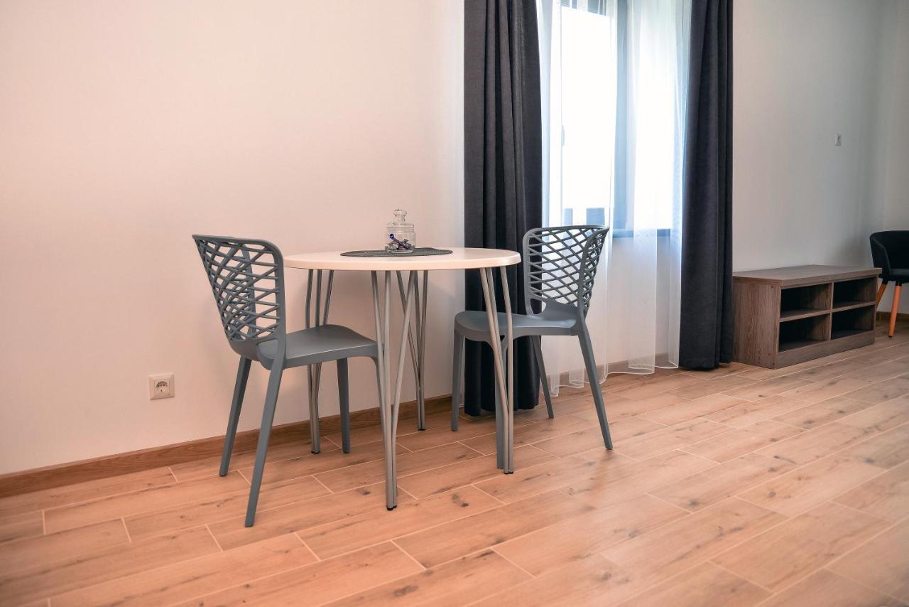 Four Rooms Apartments Tjerkasy Exteriör bild